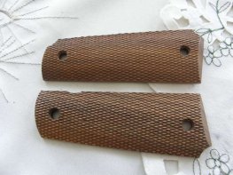 Dřevěné pažbičky na pistoli Colt 1911 Dřevěné pažbičky na pistoli Colt 1911