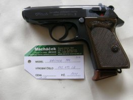 Pistole Walther PPK v.č. 112493 LR: r. 22 LR. Pistole Walther PPK v.č. 112493 LR: r. 22 LR.