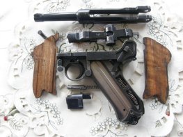 Pistole P 08 Byf 42 v.č. 4122 r. 9 mm Luger Pistole P 08 Byf 42 v.č. 4122 r. 9 mm Luger