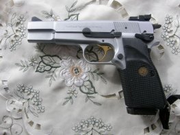 FN Browning SA v.č 245NW73958 r. 9 mm Luger FN Browning SA v.č 245NW73958 r. 9 mm Luger