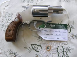 Revolver Smith Wesson Mod. 60 v.č.R 26752 r. 38 Sp. Revolver Smith Wesson Mod. 60 v.č.R 26752 r. 38 Sp.