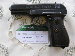 CZ 27 v.č.370926 r. 7,65 Br. CZ 27 v.č.370926 r. 7,65 Br.