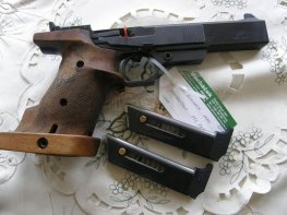 Pistole Sako v.č,813984 konverze 813747 r. 38 SW a 22 LR Pistole Sako v.č,813984 konverze 813747 r. 38 SW a 22 LR