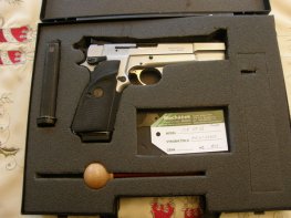 Pistole FN HP 35 v.č.245NT53067 r. 9 mm Luger Pistole FN HP 35 v.č.245NT53067 r. 9 mm Luger