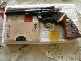 Revolver Colt Trooper v.č.L 28865 r. 357 Mag. Revolver Colt Trooper v.č.L 28865 r. 357 Mag.