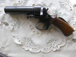 Raketová pistole Vz 28 r. 34,5 v.č. 757 Raketová pistole Vz 28 r. 34,5 v.č. 757