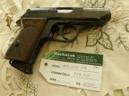 Pistole Walther PPK v.č.154160 r. 9 mm Br. Pistole Walther PPK v.č.154160 r. 9 mm Br.