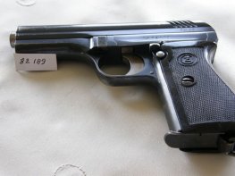 4.Pistole CZ 24 v.č. 82189 r. 9 mm Br. 4.Pistole CZ 24 v.č. 82189 r. 9 mm Br.