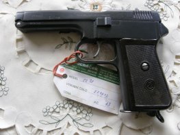 Pistole CZ 38 v.č.279842 r. 9 mm Br. Pistole CZ 38 v.č.279842 r. 9 mm Br.