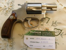 Revolver Smith Wesson Mod. 60 v.č. R55279 r. 38 Sp. Revolver Smith Wesson Mod. 60 v.č. R55279 r. 38 Sp.