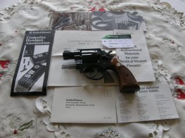 Revolver Smith Wesson Mod.10-7 v.č.8D75009 r.38 SP.  Revolver Smith Wesson Mod.10-7 v.č.8D75009 r.38 SP.