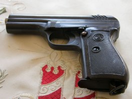 1 Pistole CZ 24 v.č. 189802 r. 9 mm Br 1 Pistole CZ 24 v.č. 189802 r. 9 mm Br