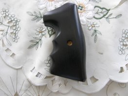 Pažbičky na revolver SW 36 a 60 Pažbičky na revolver SW 36 a 60