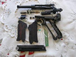 Pistole P 08 S/42 r.1936 v.č. 607 r. 9 mm L Pistole P 08 S/42 r.1936 v.č. 607 r. 9 mm L