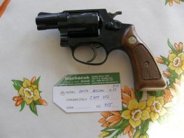 Revolver Smith Wesson Mod. 36 v.č.J 419452 r. 38 Sp. Revolver Smith Wesson Mod. 36 v.č.J 419452 r. 38 Sp.