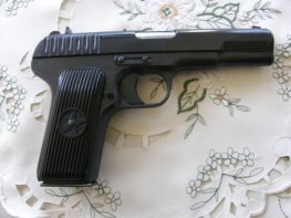 Pistole Tokarev TT 33 v.č. 3685 r. 7,62x25 Pistole Tokarev TT 33 v.č. 3685 r. 7,62x25