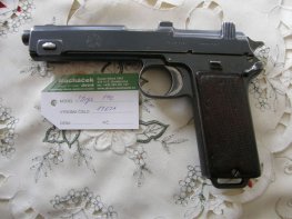 Pistole Steyr v.č.1767 A r. 9 mm Steyr Pistole Steyr v.č.1767 A r. 9 mm Steyr