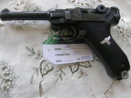 Pistole P 08 S 42 v.č.6028 r. 9 mm Luger Pistole P 08 S 42 v.č.6028 r. 9 mm Luger