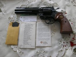 Revolver Colt Python v.č.E 96879 r. 357 Mag. Revolver Colt Python v.č.E 96879 r. 357 Mag.