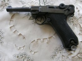 Pistole P 08 v.č.3033 r. 9 mm Luger Pistole P 08 v.č.3033 r. 9 mm Luger