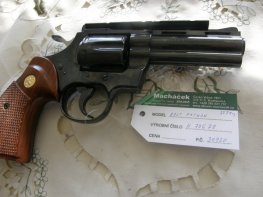 Revolver Colt Python v.č.K 706708 r. 357 Mag. Revolver Colt Python v.č.K 706708 r. 357 Mag.
