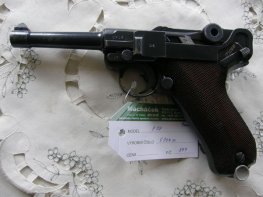 Pistole P 08 v.č. 5704 a r. 9 mm Luger Pistole P 08 v.č. 5704 a r. 9 mm Luger