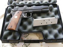 Pistole Colt Gold Cup MK IV r. 45 ACP Pistole Colt Gold Cup MK IV r. 45 ACP