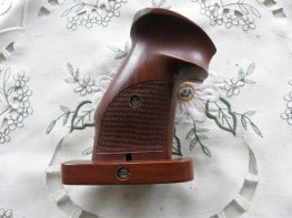 Sportovní pažbičky na revolver Python Sportovní pažbičky na revolver Python