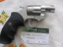 Revolver Smith Wesson Mod. 69 v.č.R55219 r. 38 SP.  Revolver Smith Wesson Mod. 69 v.č.R55219 r. 38 SP.