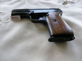7.Pistole P 24 v.č.18998 r. 9 mm Br. 7.Pistole P 24 v.č.18998 r. 9 mm Br.